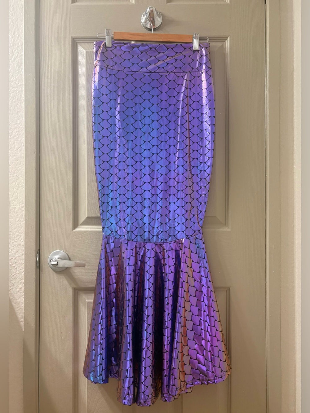Women’s Mermaid Tail 🧜🏼♀️ Halloween 🎃 Costume - Size Medium! 😆